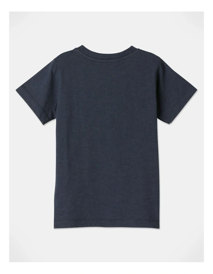 Howie Step Hem T-Shirt In Navy 6 Howie Step Hem T-Shirt In Navy - Image 4